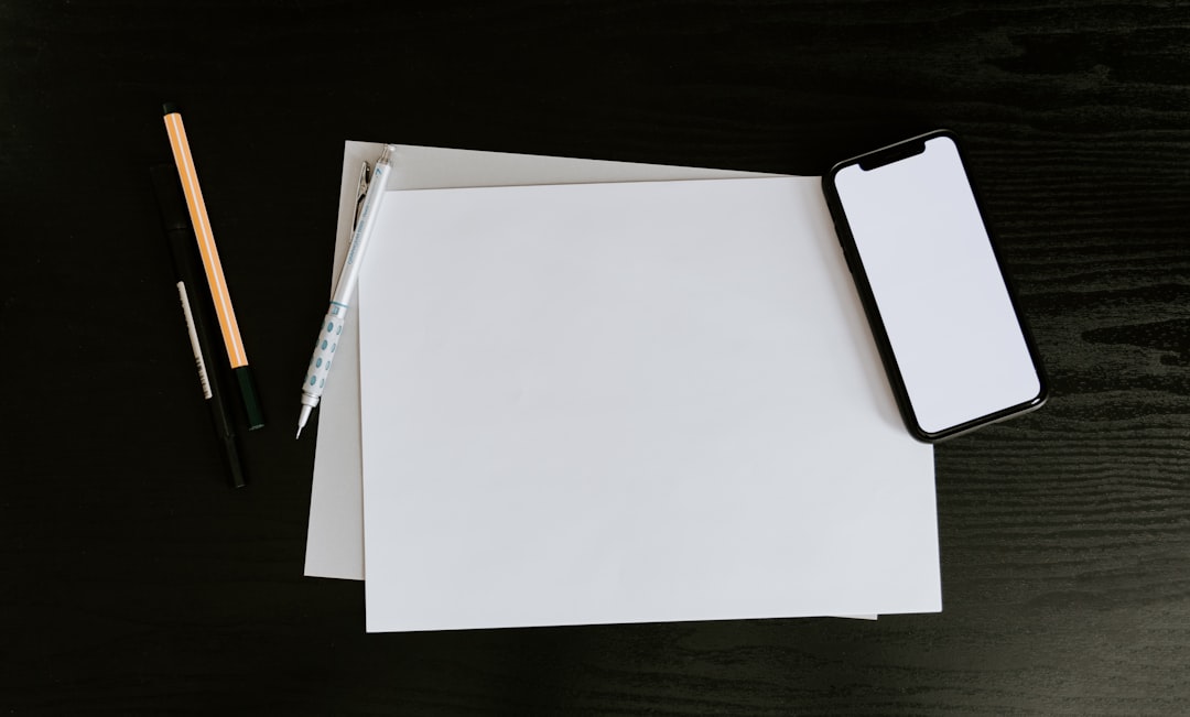 Farklı kartvizit kağıt stoklarının görsel karşılaştırması