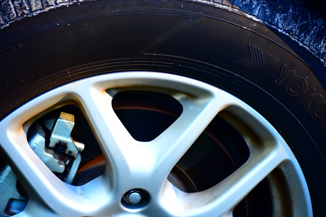 Ambalaj Baskı Malzemeleri için inceleme yapan tasarımcı ve ekip