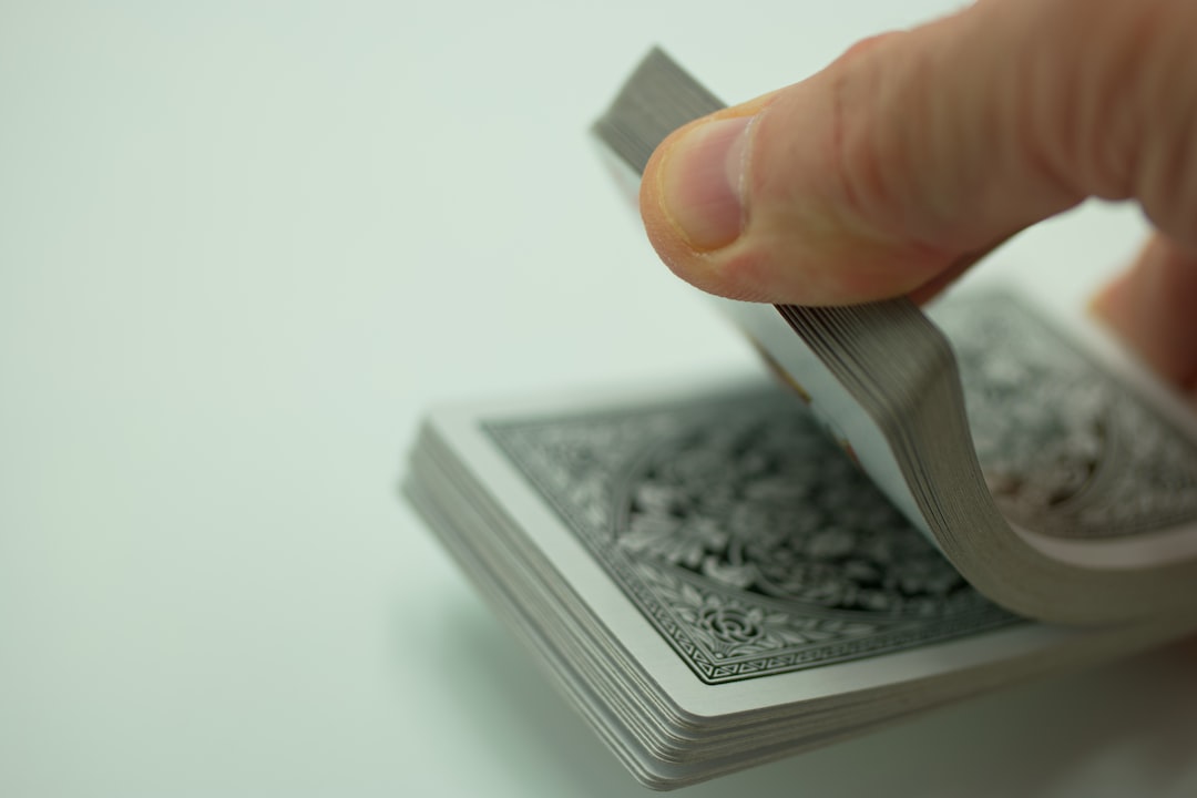 Dijital baskı ile hologramlı kartvizit güvenlik özelliği yakın çekimi