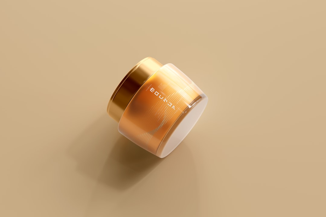 Ambalaj üzerinde çok katmanlı şeffaf etiket uygulaması