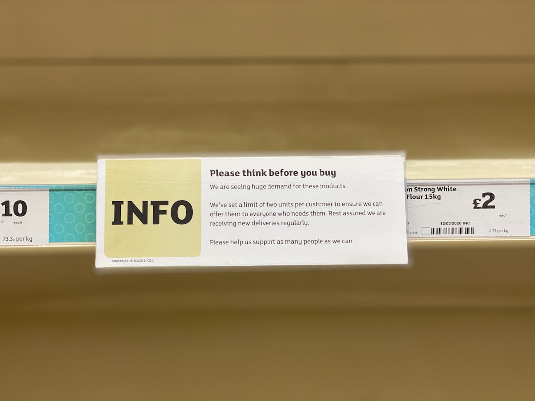 Ambalaj ve etiket uyumu için akıllı etiket malzemesi seçimini gösteren görsel