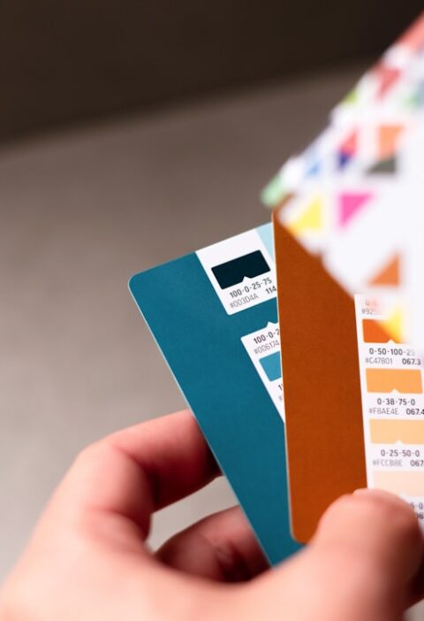 Kartvizit Kaplama Türleri ve Kağıt Uyumunun Renk Tutarlılığı