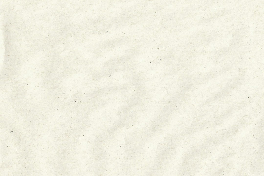 Kartvizit gramajı ve dokusunun yakın çekimde gösterildiği görsel
